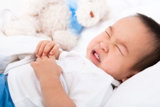 Cách nhận biết trẻ đau bụng